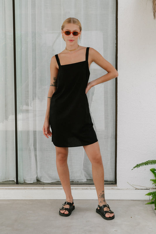 Vestido Curto Fenda Preto