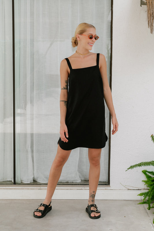 Vestido Curto Fenda Preto
