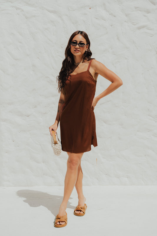 Vestido Curto Fenda Café