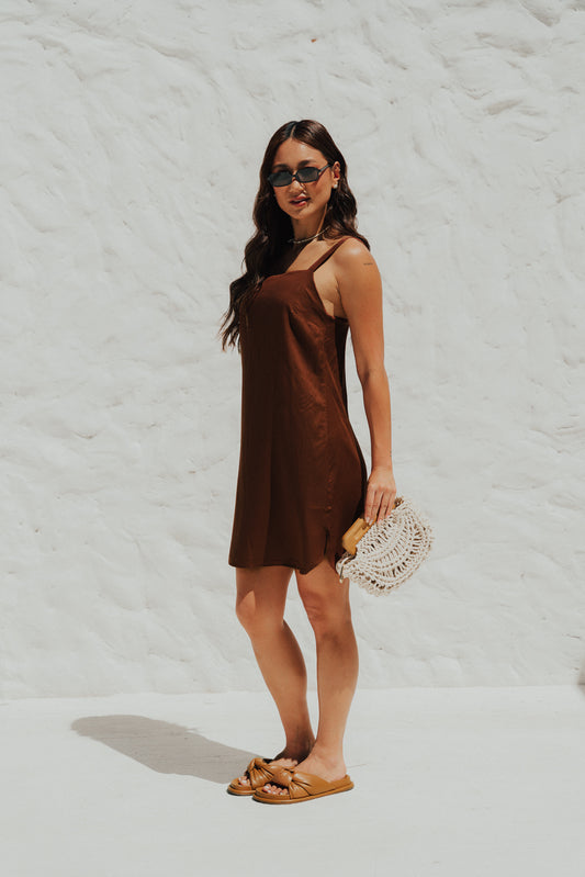 Vestido Curto Fenda Café