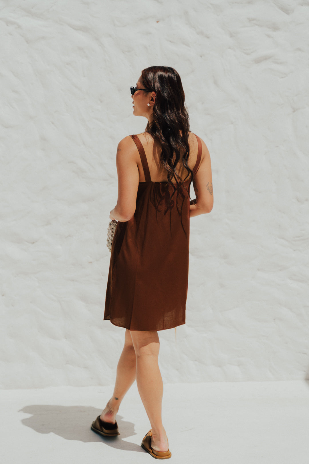 Vestido Curto Fenda Café