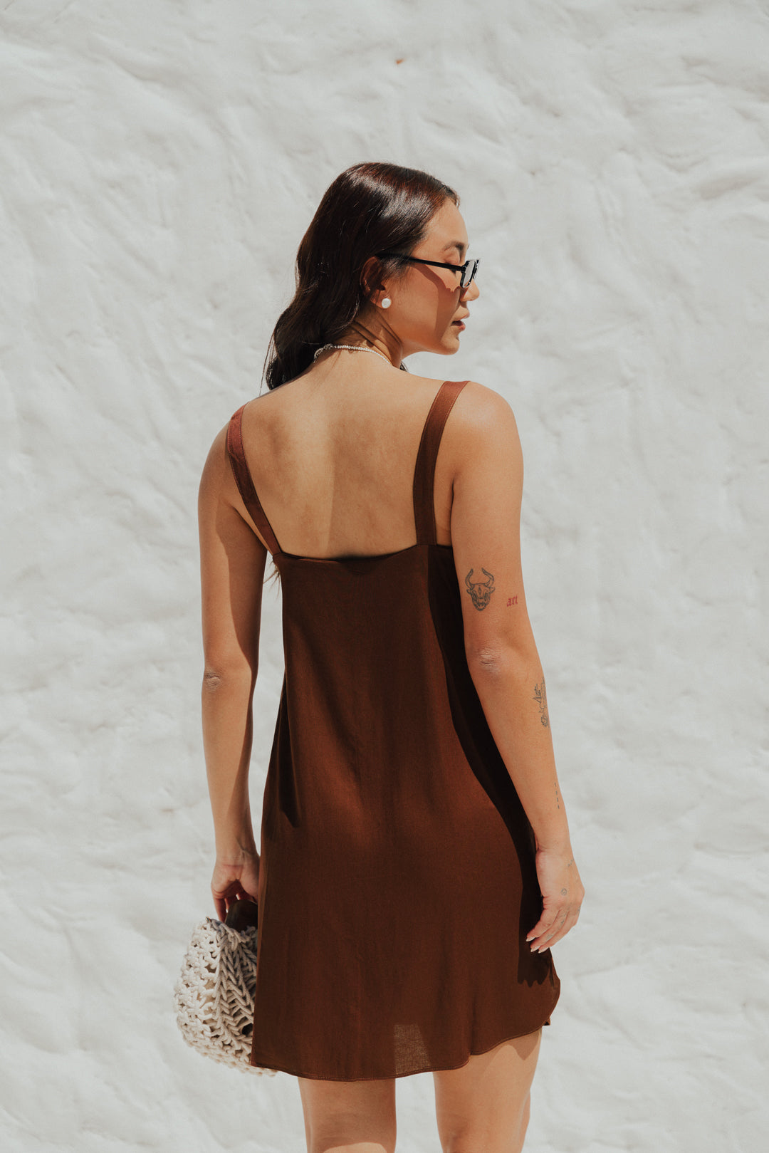 Vestido Curto Fenda Café